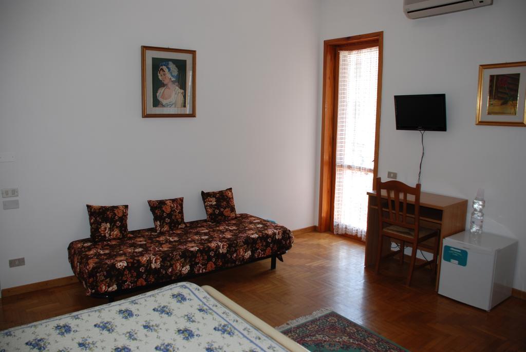 B&B Al Giardino Λέτσε Δωμάτιο φωτογραφία